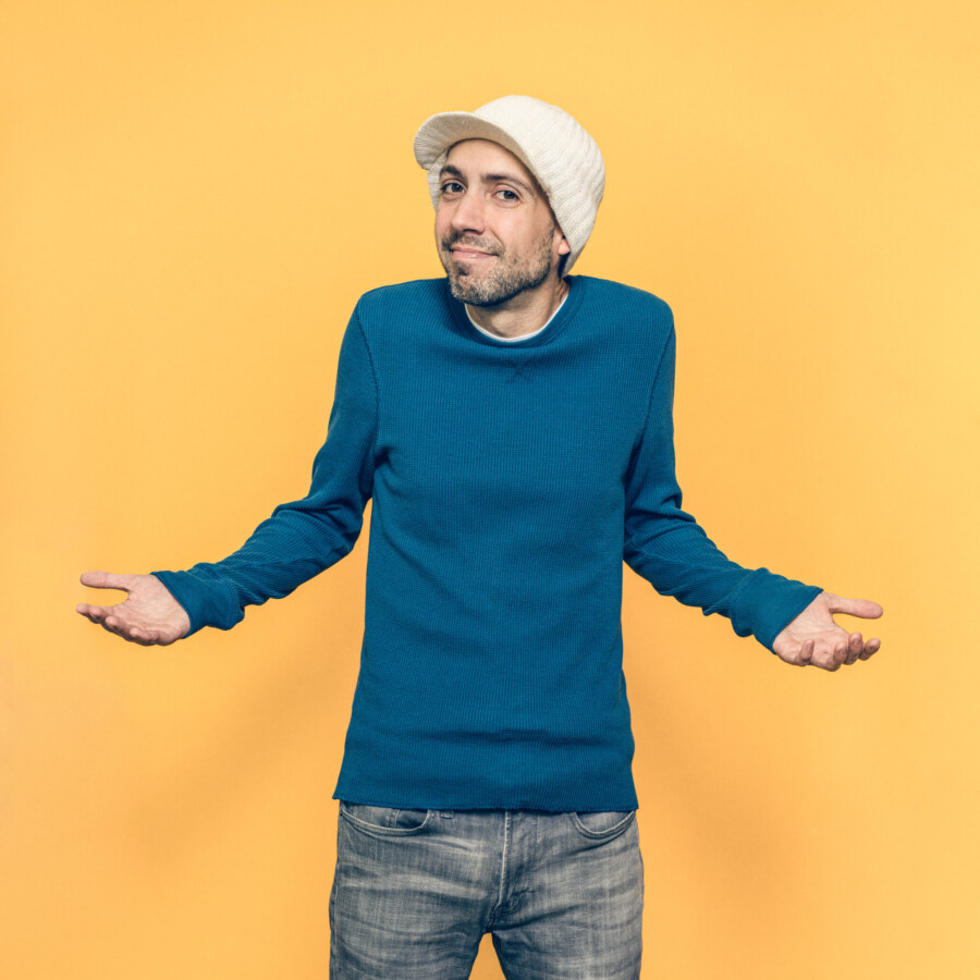 Headshot of comedian Daniel Eachus