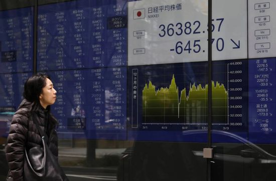 المستثمرون اليابانيون يعودون لشراء السندات الأجنبية