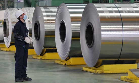 التجارة الأمريكية تفرض رسومًا على واردات الصلب من 10 دول