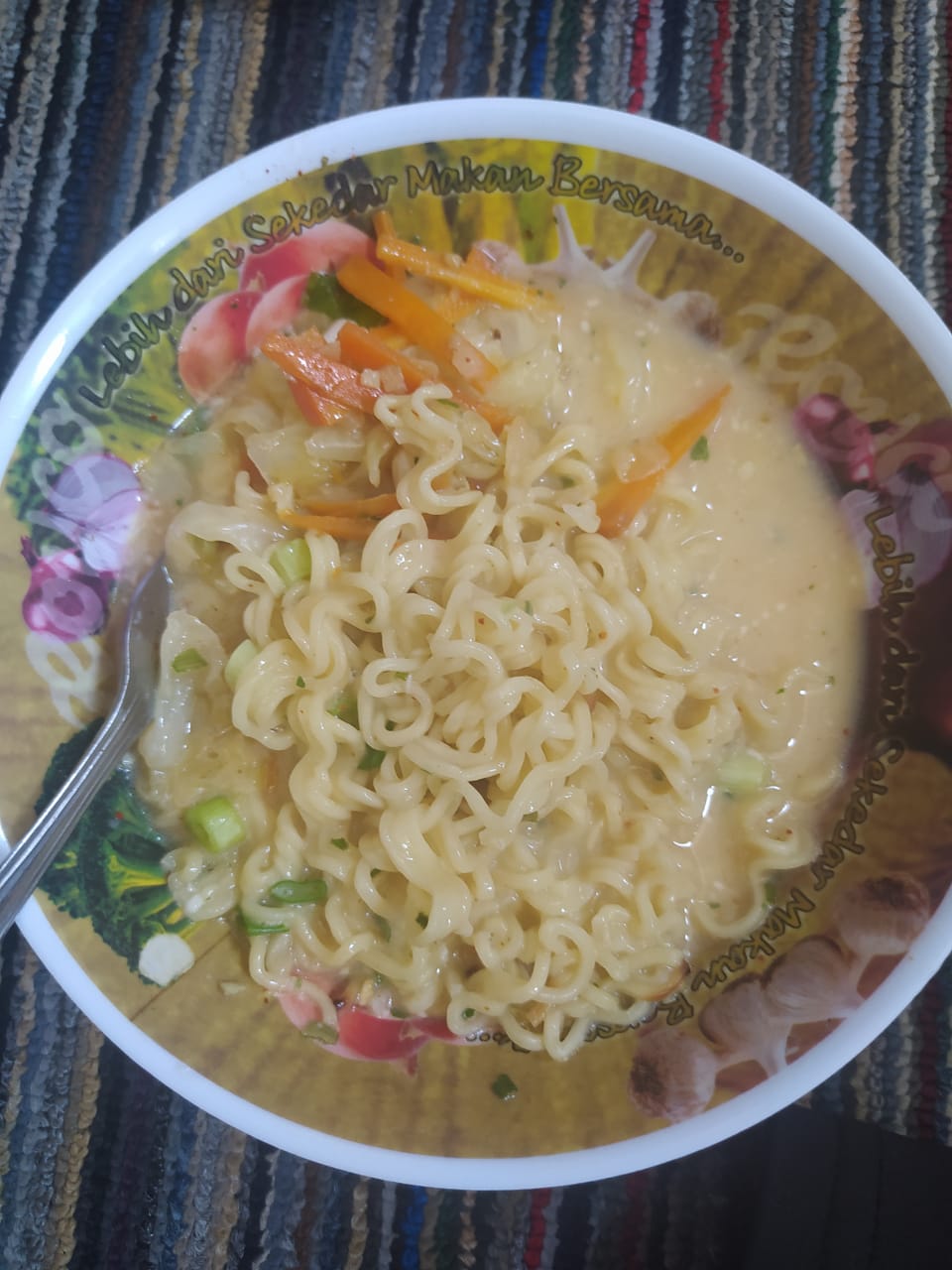 Ternyata, cara membuat ramen dapat dilakukan di rumah, lo, dengan bahan sederhana dan penyajian praktis. Masak Mie Instan Ala Ramen Hanya Dengan Tambahan Mayones Kalamakan Com