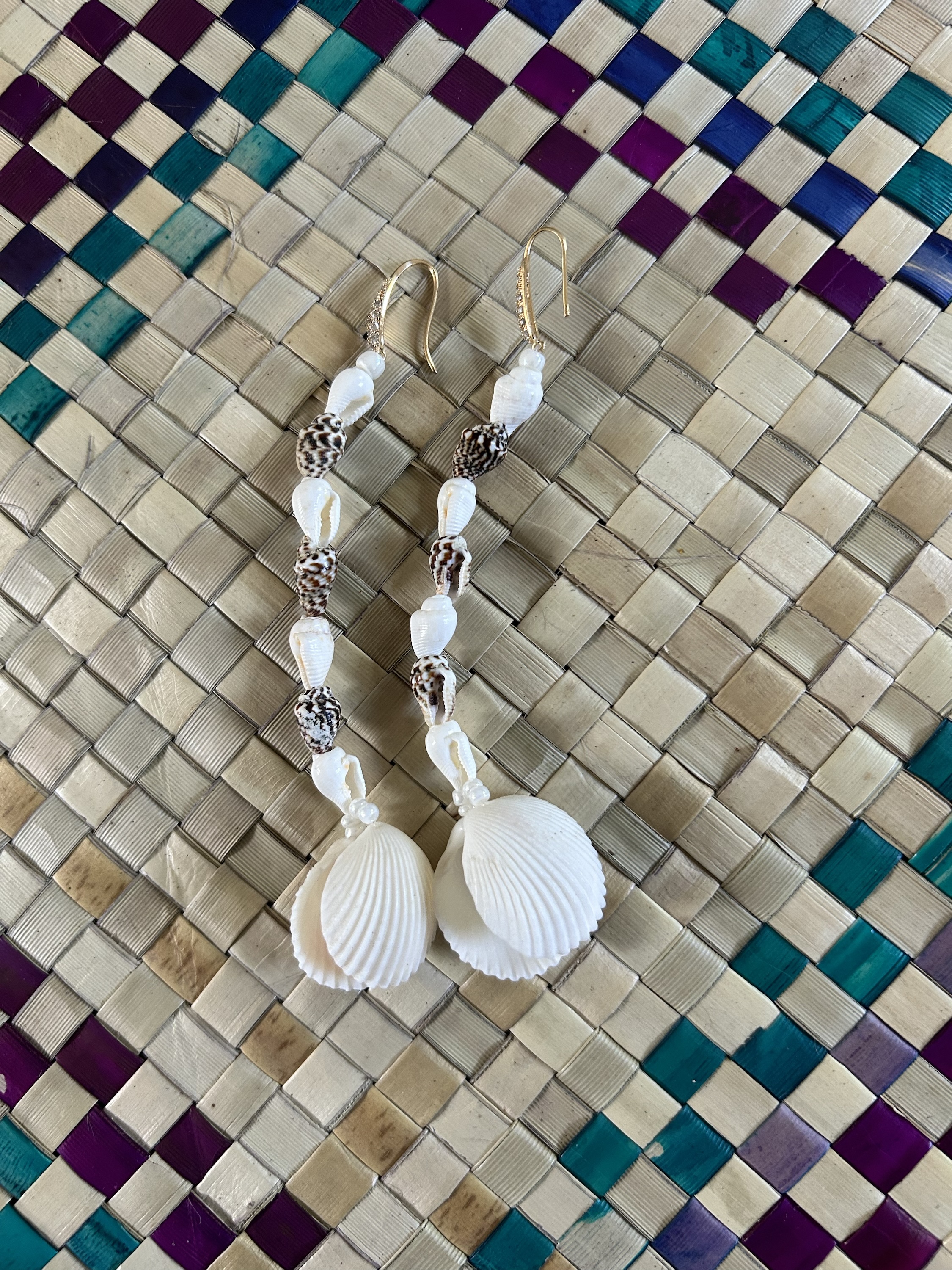 Shell Earrings: Tingong sa Tuway (Brown)