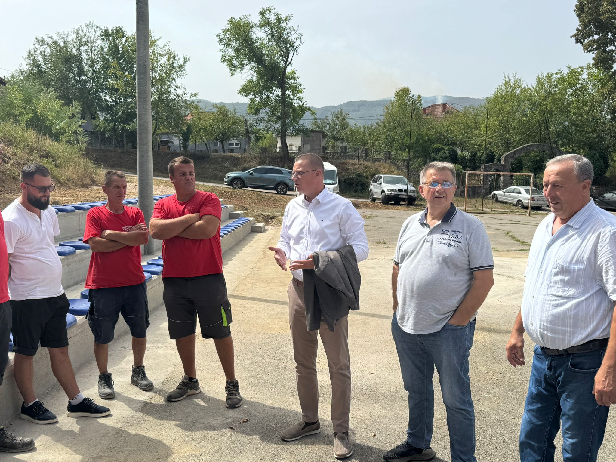 Kalesija: Nova tribina u Jelovom Brdu, uloženo 12.500 KM za sport i mlade