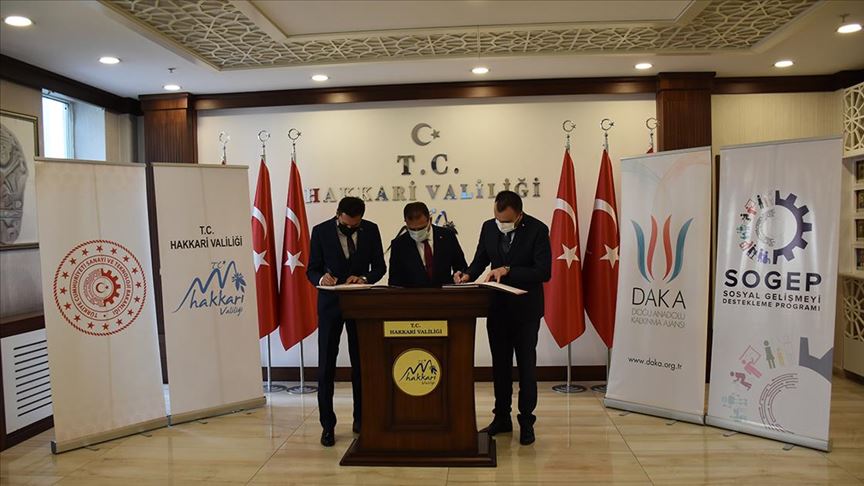 Hakkari’de Tekstilkent projesiyle 800 kişinin istihdam edilmesi hedefleniyor