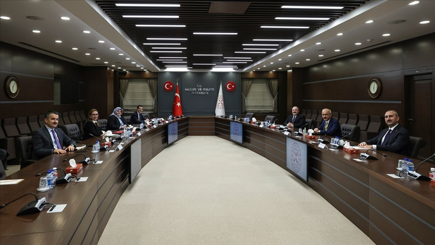 Bakan Elvan’ın ev sahipliğinde 6 bakan ‘ekonomi ve reform’ gündemiyle bir araya geldi