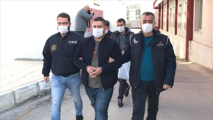 Adana merkezli 3 ildeki PKK/KCK operasyonunda yakalanan 5 zanlıdan 3’ü tutuklandı
