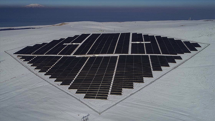 Fosil yakıt şirketlerinin hisseleri dibe vurdu, 2020’nin kazananı temiz enerji oldu