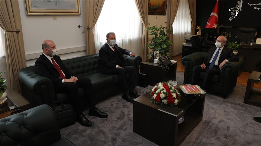 Soylu ve Akar, PKK’nın alıkoyduğu 13 Türk vatandaşını şehit etmesine ilişkin Kılıçdaroğlu ve Akşener’e bilgi verdi