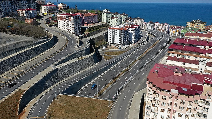 Karadeniz Sahil Yolu’nun Trabzon geçişinde trafiği rahatlatacak projenin yüzde 60’ı tamamlandı