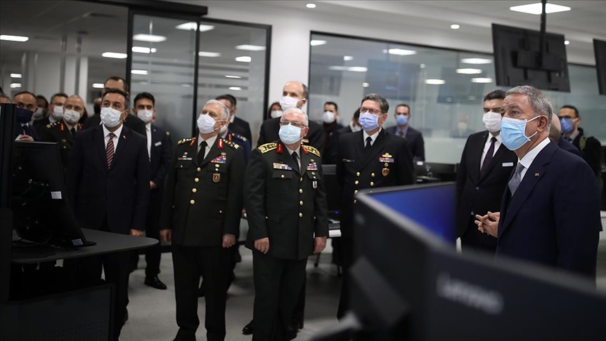 Bakan Akar ve TSK komuta kademesi, Havelsan’da incelemelerde bulundu