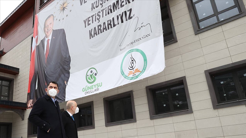 Bakanlar Kurum ve Karaismailoğlu, Güneysu Eğitim Külliyesi’nde incelemelerde bulundu