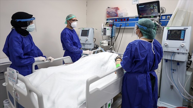 Sağlık çalışanları 14 Mart Tıp Bayramı’na koronavirüs nedeniyle hüzünlü giriyor