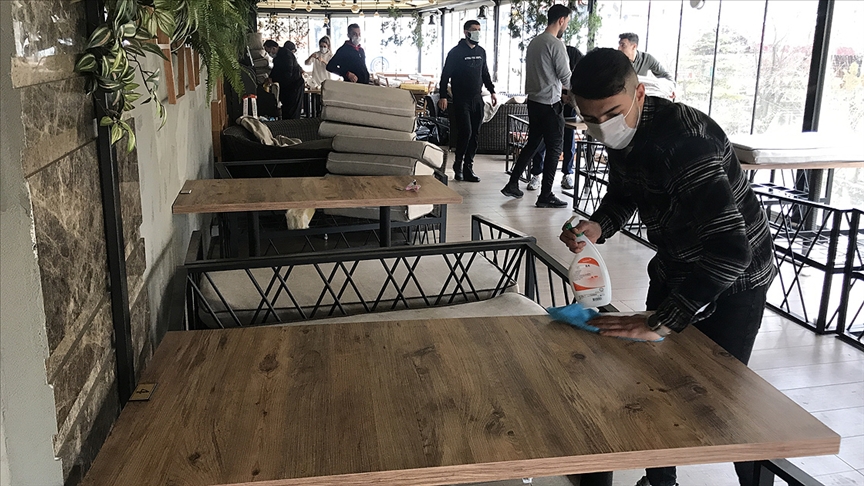 Açılma sevinci yaşayan yeme-içme sektörü sıkı tedbiri elden bırakmayacak