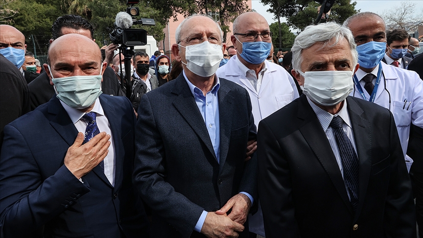 CHP Genel Başkanı Kılıçdaroğlu, İzmir’de imar değişikliklerine tepkili mahalle sakinleriyle görüştü
