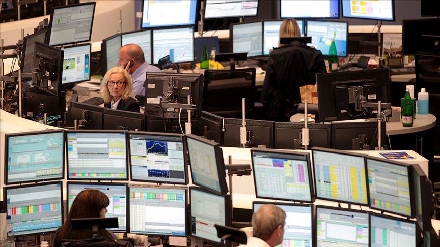 Küresel piyasalar yoğun haber ve veri gündemine odaklandı