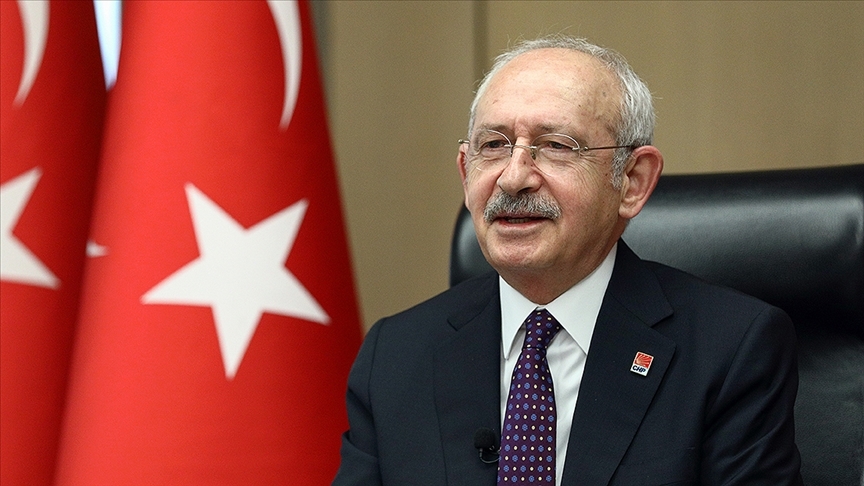 Kılıçdaroğlu: Bir nefes sıhhat için kendi nefesinden vazgeçen sağlık emekçilerimizin hatırası önünde saygıyla eğiliyorum