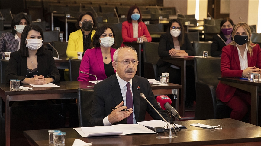 Kılıçdaroğlu ‘Siyasette Eşit Temsil’e dair kanun teklifini imzaladı