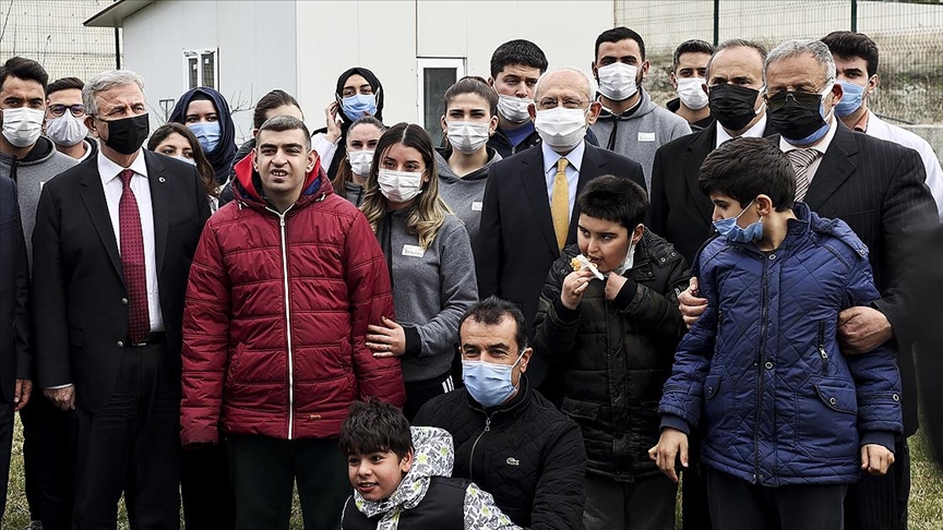 Kılıçdaroğlu, Otizm Vakfı’nı ziyaret etti: Evlatlarımızın iyi eğitim görmesi için hepimizin çaba harcaması gerekiyor