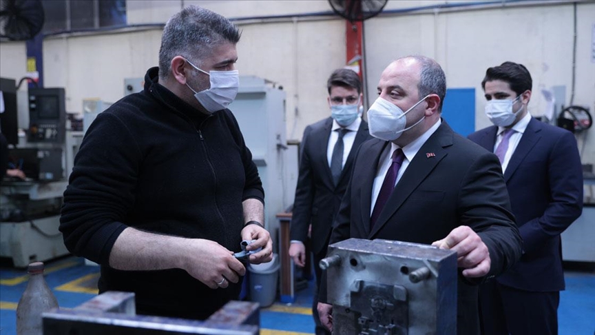 Bakan Varank’tan yüzde 90 yerliliğe ulaşan Türk ev aletleri üreticisine ziyaret