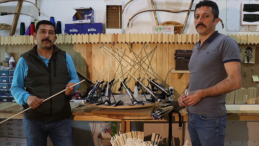 Hobi olarak başladılar, 20 ülkeye ‘ok gövdesi’ ihraç ediyorlar