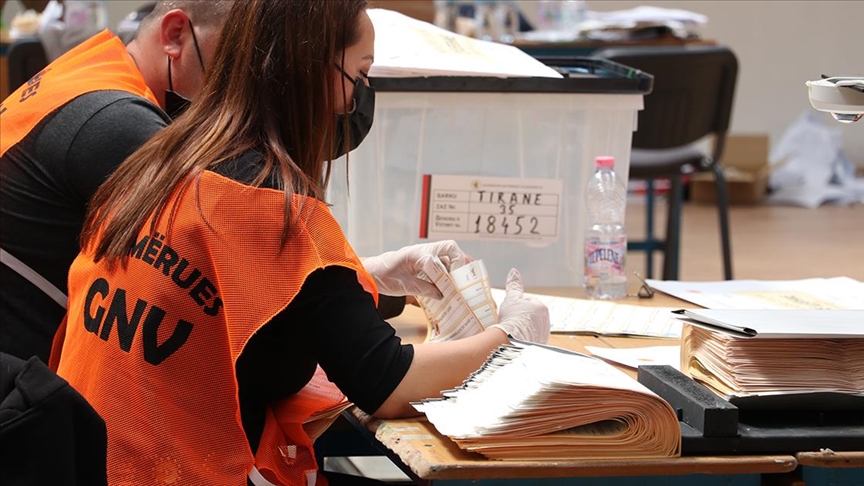 Arnavutluk’ta genel seçimi Başbakan Edi Rama’nın partisi önde götürüyor