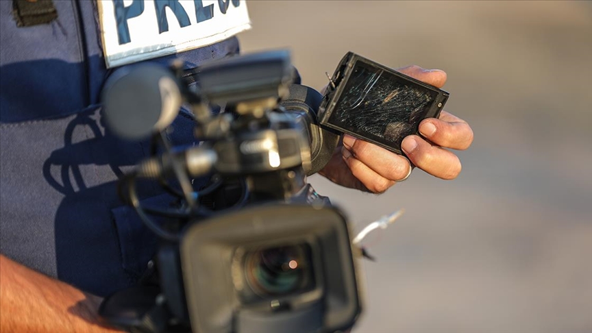 İsrail’in Gazze’ye yönelik saldırıları sırasında gazetecilere yönelik 99 ihlale imza atıldı