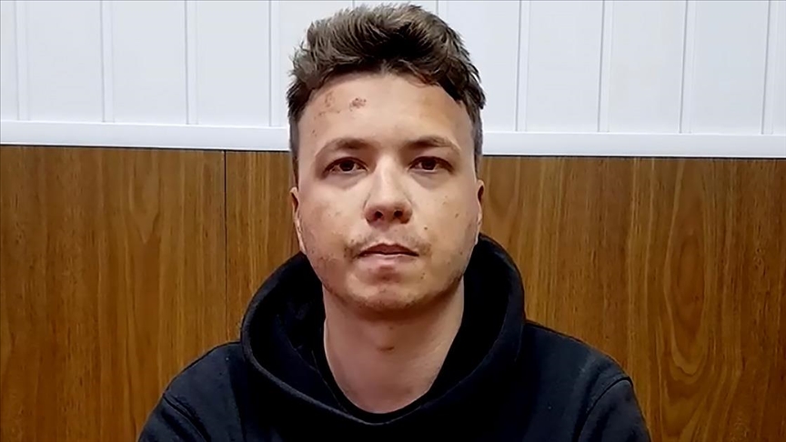 Belarus’ta bomba ihbarıyla indirilen uçakta gözaltına alınan gazetecinin ilk ifadesi basına yansıdı