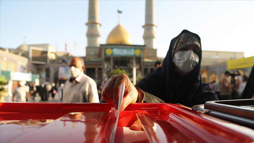 İran’da 13. Cumhurbaşkanlığı Seçimleri için oy verme işlemi gece 02.00’ye kadar uzatıldı