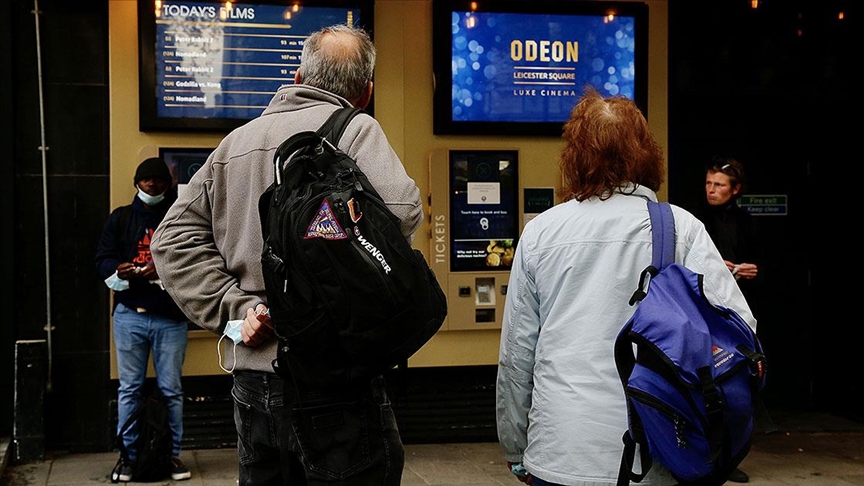 İngiltere’de artan Kovid-19 vakaları nedeniyle ‘tüm sınırlandırmaların kaldırılması’ kararı ertelenebilir