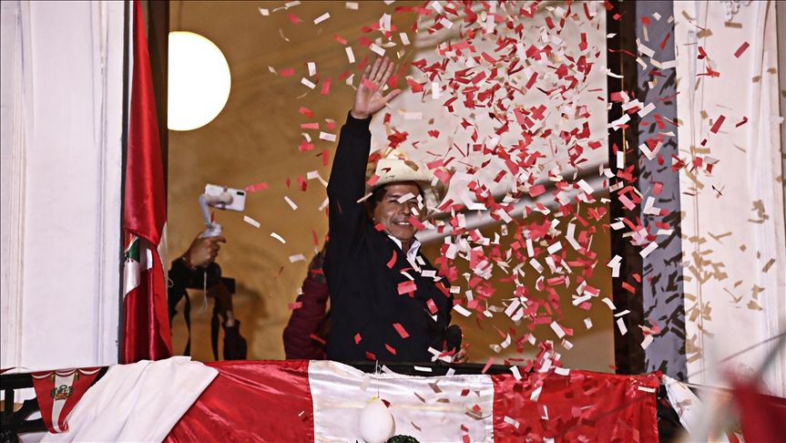 Peru’da devlet başkanlığı seçimlerini sol partinin adayı Pedro Castillo kazandı