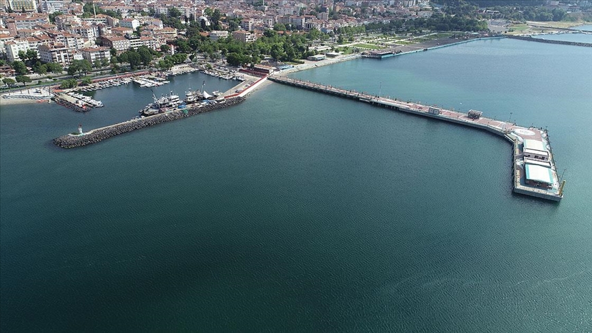 Tekirdağ’da rüzgar müsilajı kıyıdan uzaklaştırdı