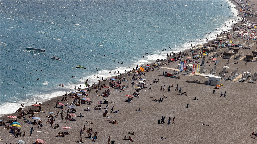 Kovid-19 vakalarının düşmesi ve aşılamanın artması turizmi hareketlendirdi