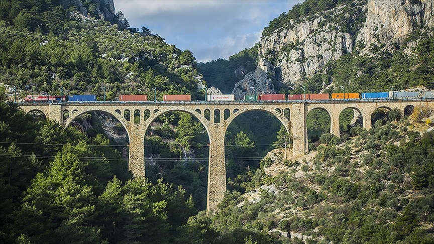Demir yollarında yük taşımacılığının yüzde 42’si bağlantı hatlarından yapılıyor