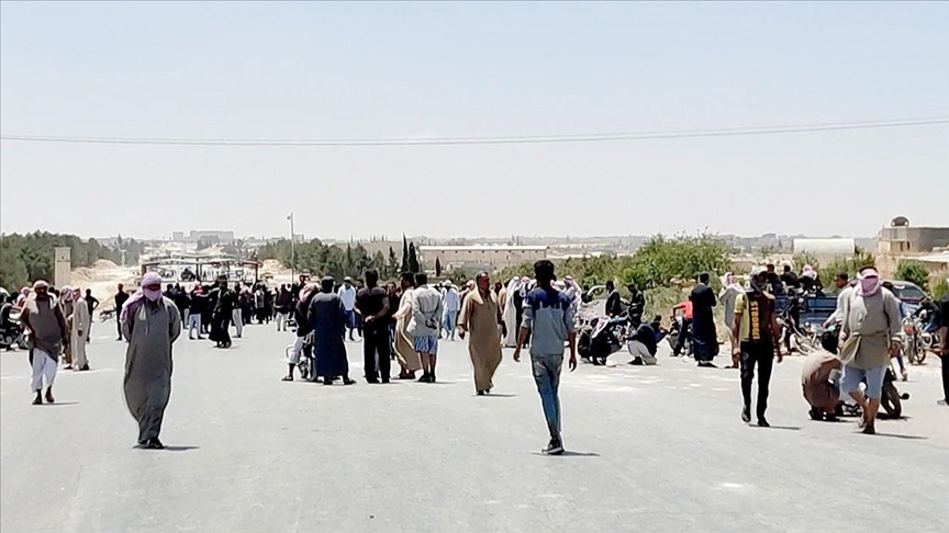 Münbiç’te terör örgütü YPG/PKK’ya isteklerini kabul ettiren halk, eylemlerini durdurdu