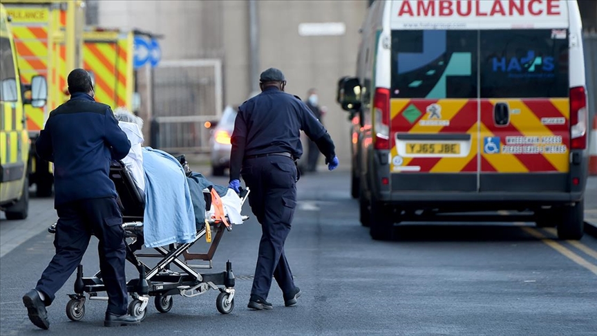 İngiltere’de son 5 ayın en yüksek Kovid-19 vaka sayısı görüldü