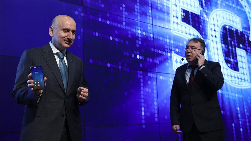 Bakan Karaismailoğlu yerli ve milli olarak geliştirilen 5G altyapısı üzerinden ilk sesli görüşmeyi yaptı