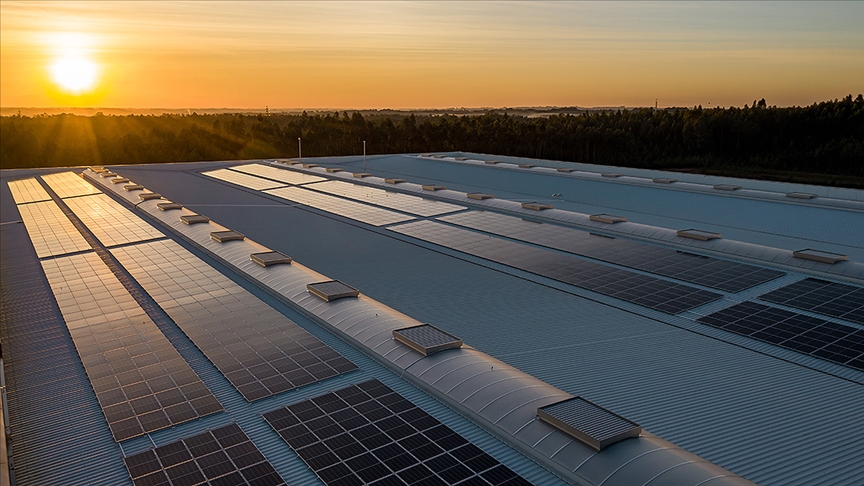 Elektrikte sanayi ve ticarethane aboneleri yatırım maliyeti olmadan çatılarına güneş santrali kurabilecek