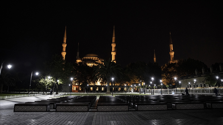Türkiye genelinde Kovid-19 tedbirleri kapsamında sokağa çıkma kısıtlaması başladı
