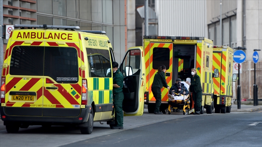 İngiltere’de günlük Kovid-19 vaka sayısı mart ayından beri ilk kez 6 bini geçti