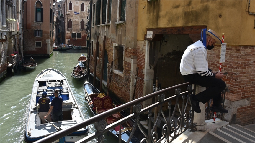 İtalya’da Kovid-19 salgınında ölenlerin sayısı 127 bini geçti