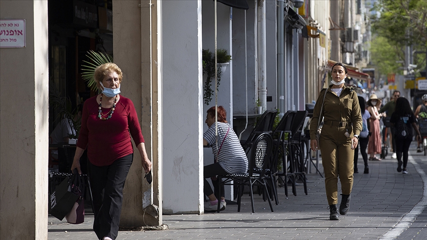 İsrail’de Kovid-19 vakalarındaki artış nedeniyle kapalı alanda maske takma zorunluğu yeniden getiriliyor