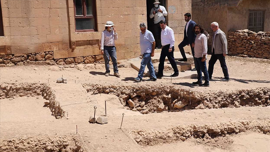 Şanlıurfa’da Neolitik dönemin izlerine rastlanılan ören yerinde kazı başladı