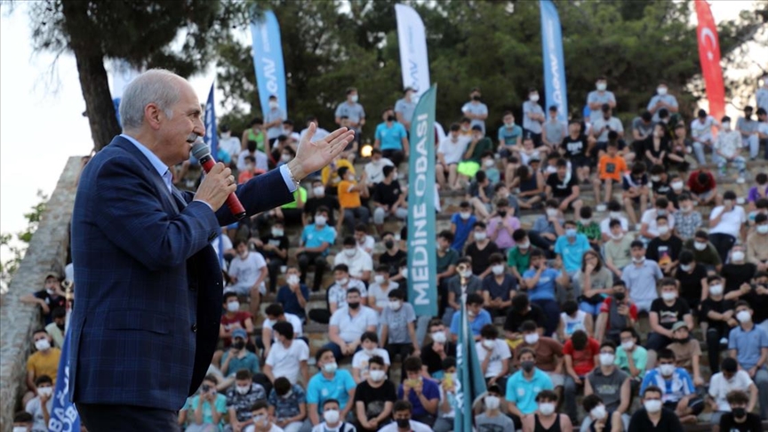 AK Parti Genel Başkanvekili Kurtulmuş: Bir milletin hedeflerini ülkülerini geleceğe taşıyan gençlerdir