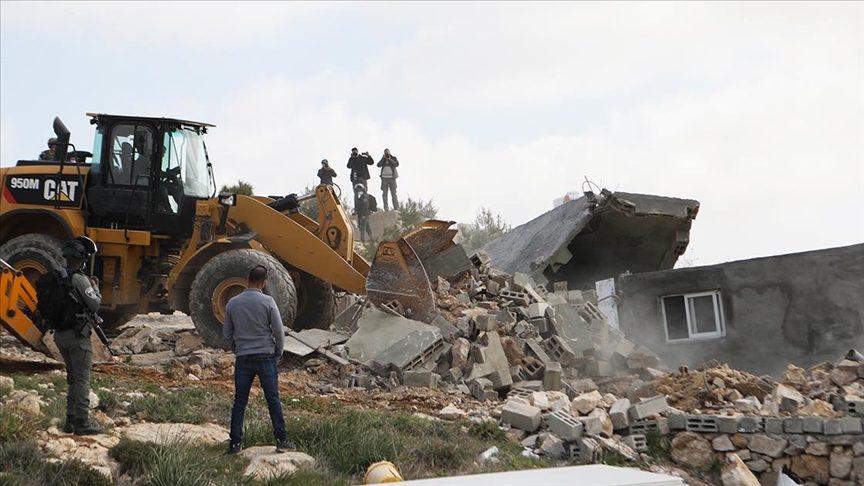 İsrail askerleri Batı Şeria’da Filistinli bedevilerin evlerini yıktı