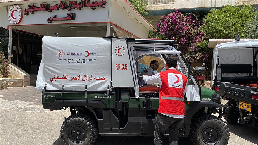 Türk Kızılaydan Filistin Kızılayına ambulans bağışı