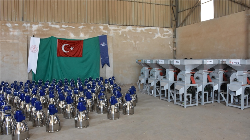 TİKA, Suriye’de hayvancılıkla geçinen girişimcilere yayık ve yem kırma makineleriyle destek oldu