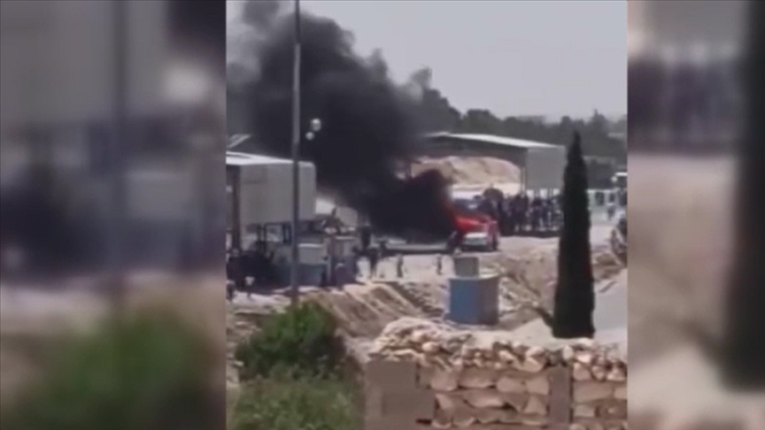 Terör örgütü YPG/PKK, Münbiç kırsalından merkeze ulaşmak isteyen göstericilere ateş açtı: 1 ölü, 6 yaralı