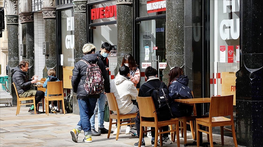 İngiltere’de Kovid-19 tedbirlerinin tamamen kaldırılması kararı 4 hafta ertelendi