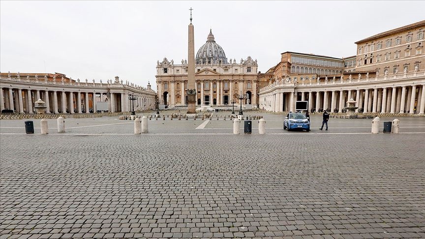 İtalya ve Vatikan arasında İtalyan parlamentosunda görüşülen yasa tasarısına ilişkin polemik sürüyor