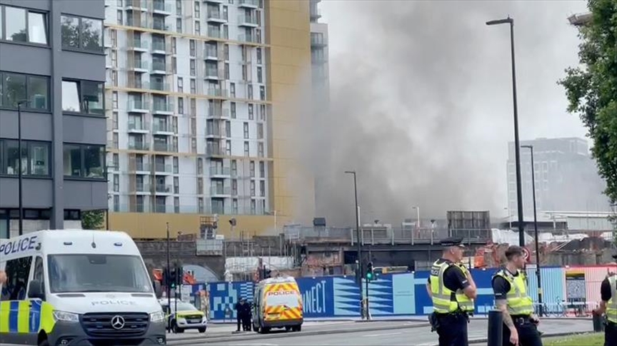 Londra’da tren istasyonunda yangın çıktı