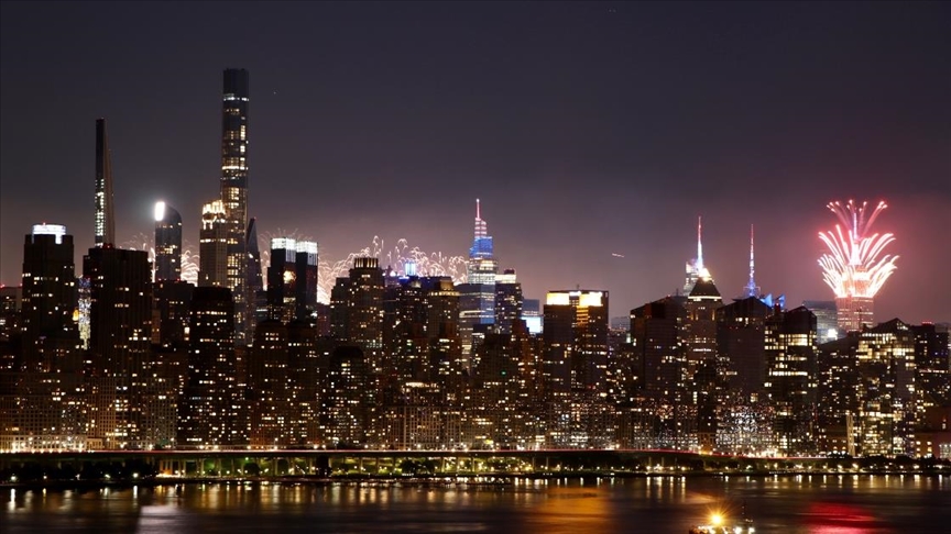 ABD’nin 245. Bağımsızlık Günü geleneksel havai fişek gösterileriyle kutlandı